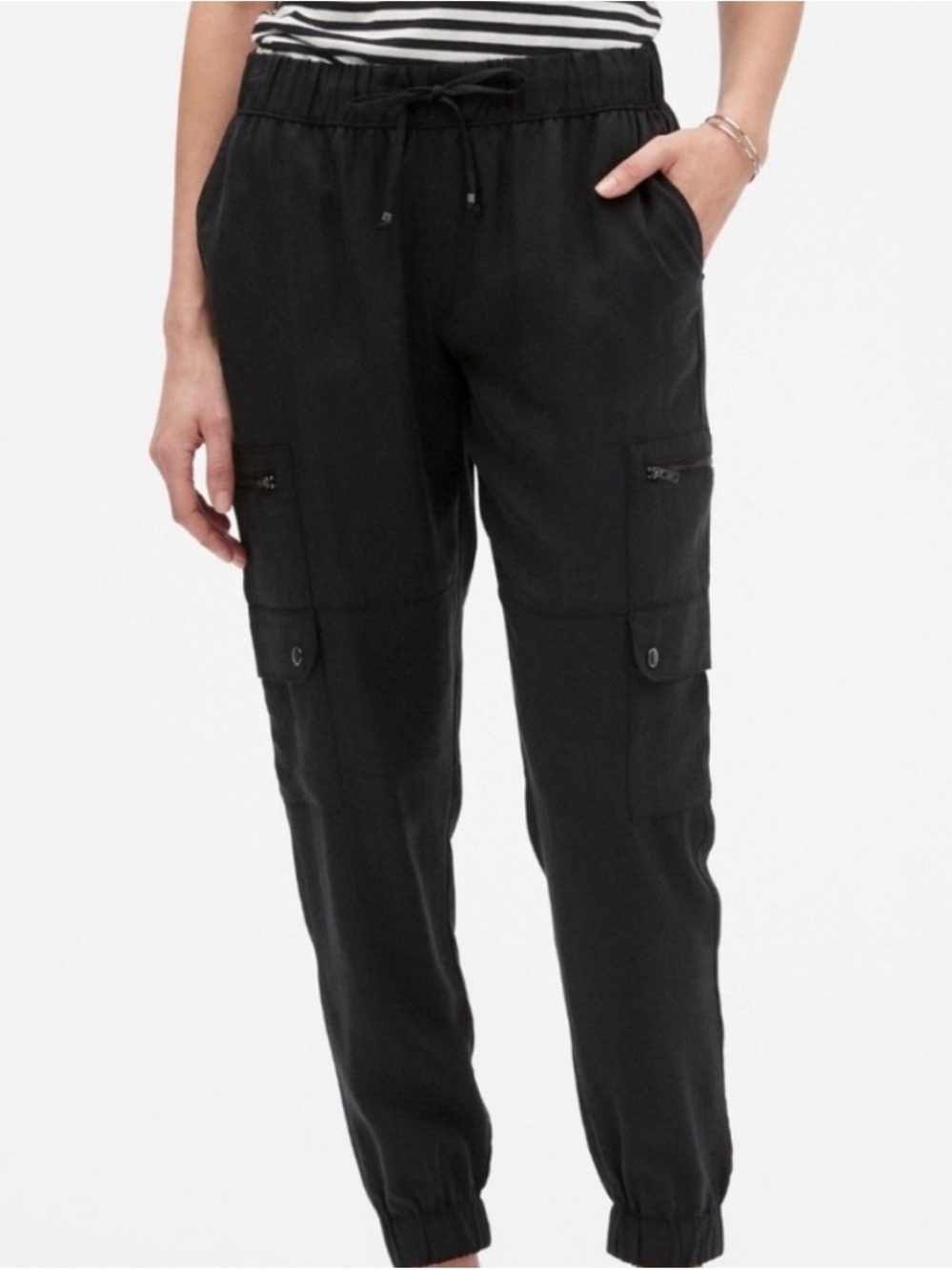 Women’s Black banana republic soft cargo jogger size medium